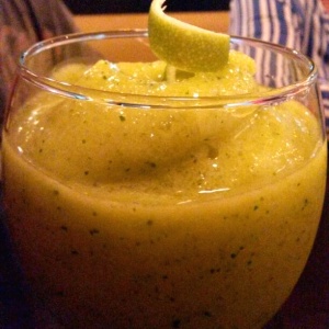 Jugo de lulo y té verde.