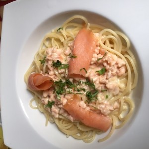 crema y salmon ahumado 