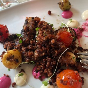 pulpo en costra de longaniza