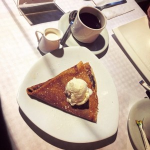 Crepe de Nutella con helado mas cafe americano. 