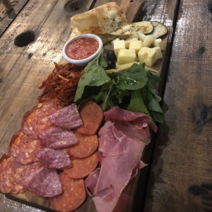 Tabla de quesos y jamones