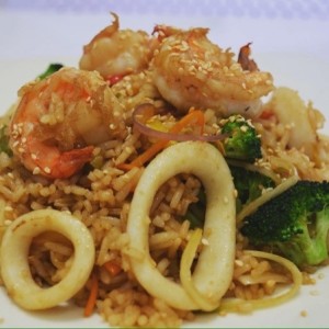 Arroz Tailandés Mixto Calamar, Palmitos y Langostino