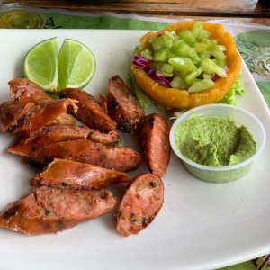 Chorizo con canasta crocante