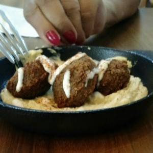 Falafel con humus