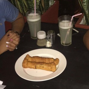 dedos hawaianos y limonada natural
