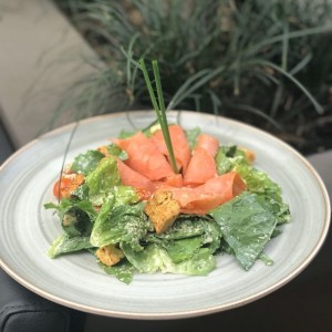 Ensalada cesar salmon