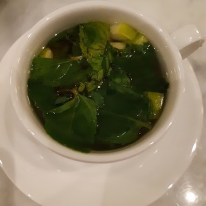 Aromática de frutas y yerbabuena 