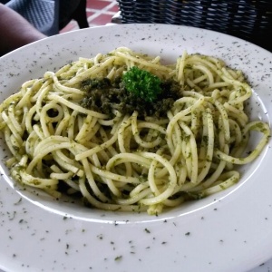 Spaguetti al pesto.