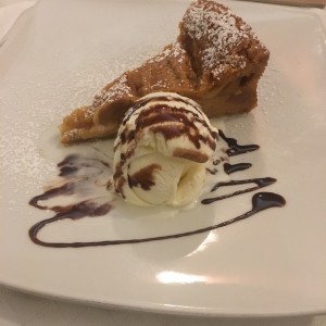 Torta de Manzana con Helado 