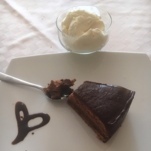 torta de chocolate con helado