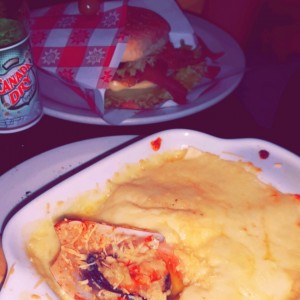 lasaña de mariscos y hamburguesa 