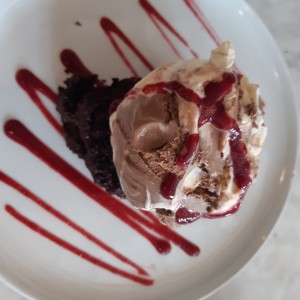Torta de chocolate con helado 