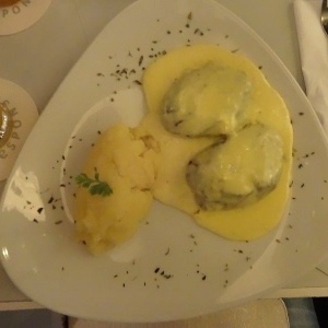 Lomo fino con salsa de queso gruyere.