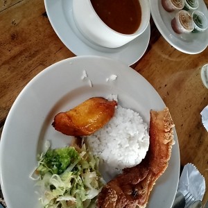 Fríjoles y chicharrón