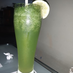 Limonada de yerbabuena 