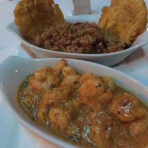 guiso de camarones y arroz con coco