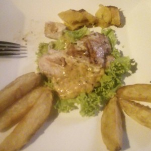 pollo asado en salsa de la casa
