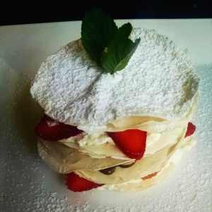 Mil hojas relleno de nutella y fresas