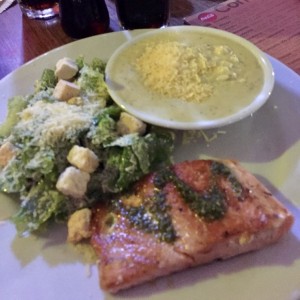 vicenzo salmon+risotto+ensalada cesar