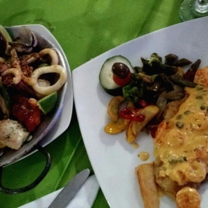 Paella mixta y robalo