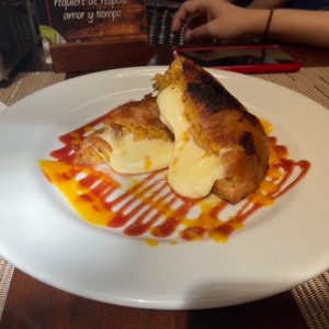 Platano maduro relleno de queso