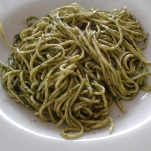 Spaguetti al pesto. Muy buenos