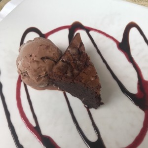 Brownie con helado