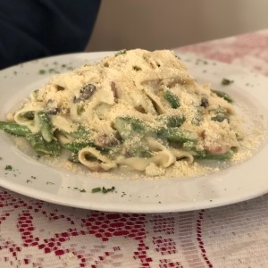 fetuccini hongos espinaca y crema 
