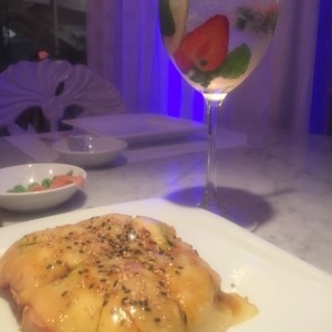 Mini pizza salmon.