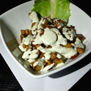 Papas bravas con chorizo 