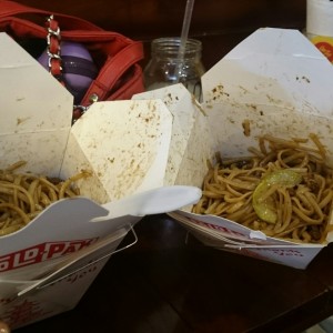 Tallarines con salsa de ostras y teriyaki (terribles)