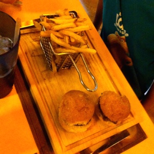 Dos mini hamburguesas