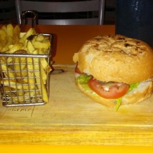 Sevillana con papas fritas