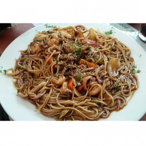 Tallarines Salteados con Mariscos