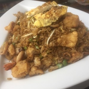Arroz chaufa de mariscos