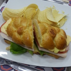 Sandwich Yellowfin, Espectacular, es de Jamon y Queso