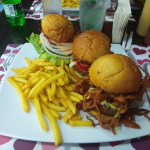 trio de hamburguesa
