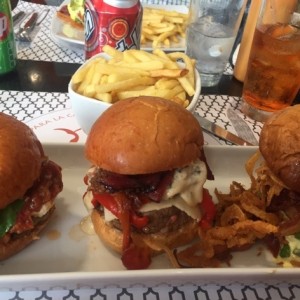 Trio de Hamburguesas.