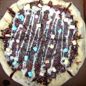 Pizza Nutella con borde de Pirulin y marshmallows