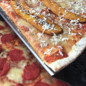 Platano con queso y Peperoni 