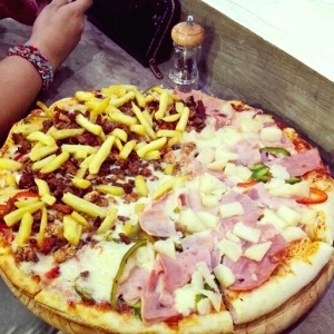 Pizza parrilla y hawaiana