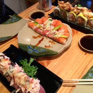Fuji especial, orgasmo roll y mitad de sushi pizza