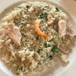 Arroz con pollo y camarones