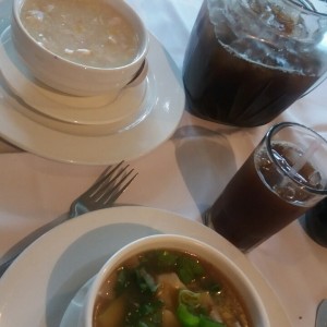 sopa wanton y sopa de maiz
