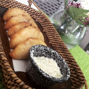empanaditas de caene mechada de entrada 