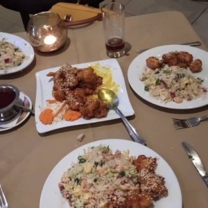 Arroz Kwoloon y Pollo a la miel con ajonjoli