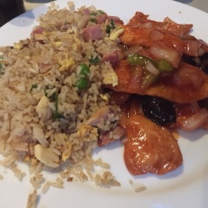 Arroz Cantones con Pescado Szechuan, excelente..!