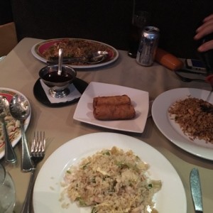 arroz con pollo con y sin soya y racion de lumpias