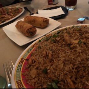 arroz con pollo y lumpias