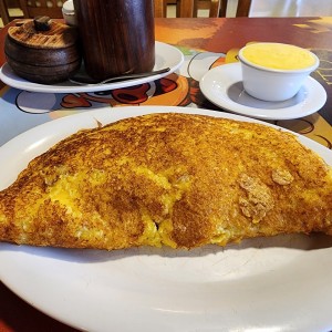 Cachapa mixta queso de mano y pernil